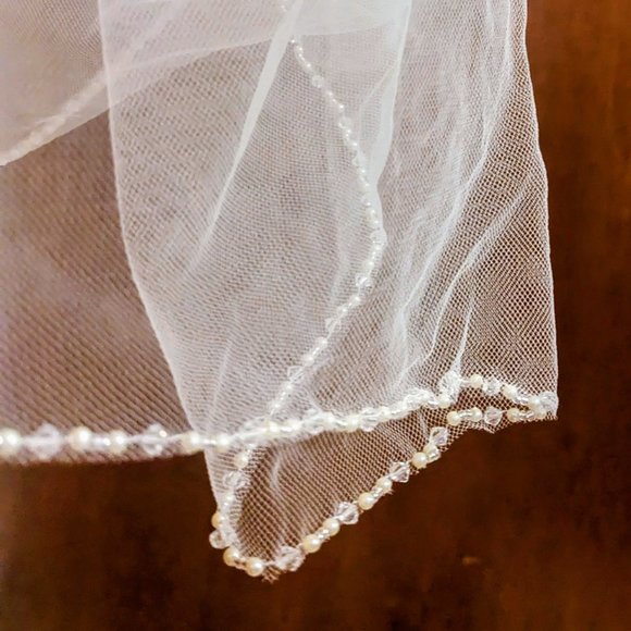 David's Bridal Pearl and Bead Veil V563 Ivory - Picture 3 of 15